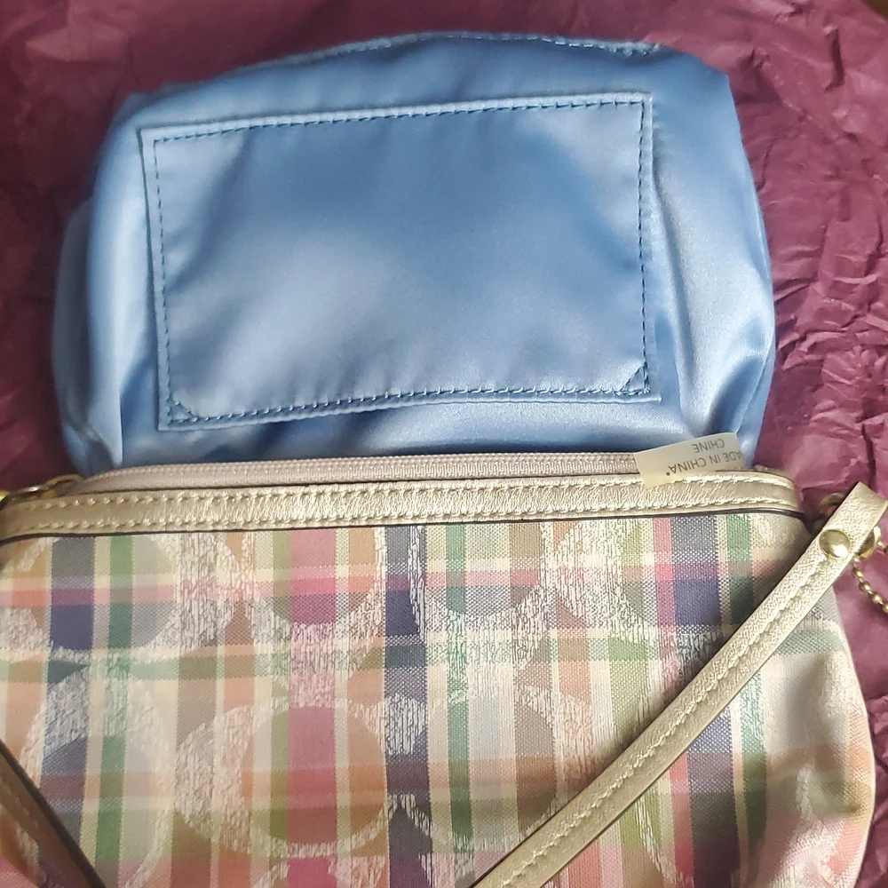 Coach wristlet - Picture 5 of 5